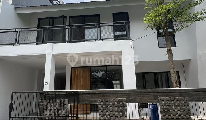 Price Drop! Minimalist House on Haji Sinen Street, South Jakarta, Still Brand New