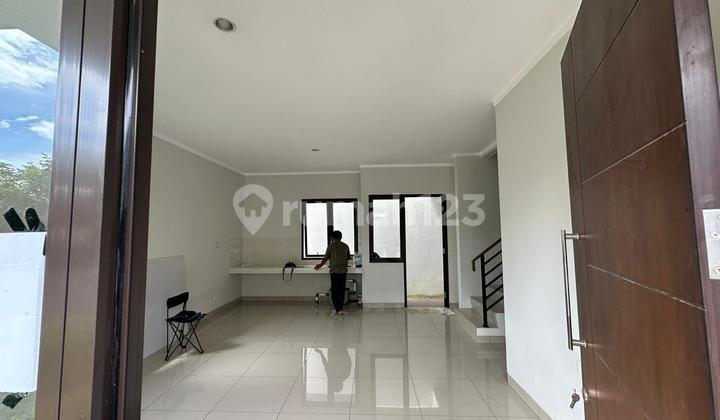 Rumah Bagus SHM Summarecon Bekasi Burgundy Residence The Orchard, Bekasi 2