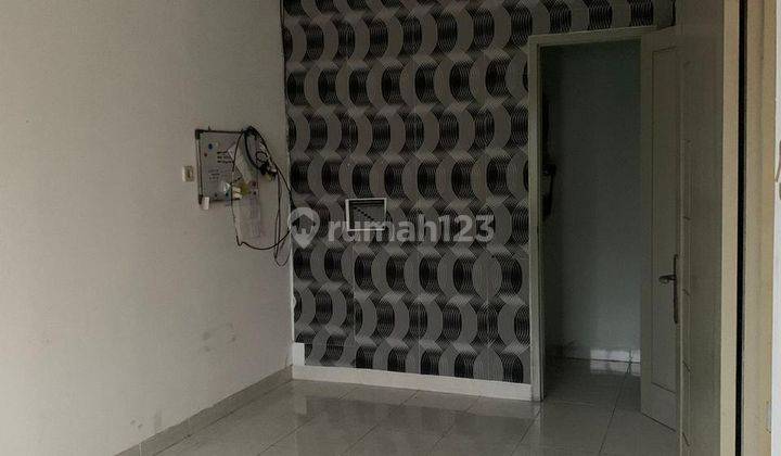 Rumah 2 Lantai di Jual Cepat di Dalam Cluster Harapan Indah 2