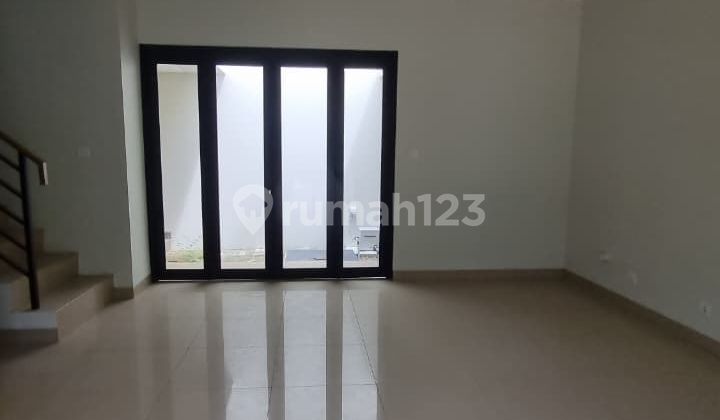 Rumah Siap Huni 2 Lantai di Cluster Regia Summarecon Crown Gading