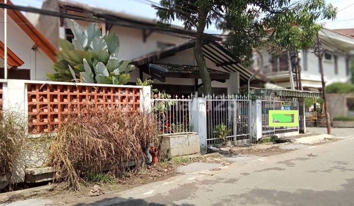 Strategic! Nice Hook House Ready to Occupy in Batununggal Area, Bandung 2