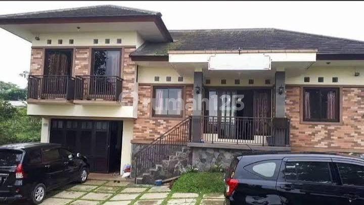 Rumah Villa dengan tanah luas dekat Wisata Kuda view kota Cimahi 