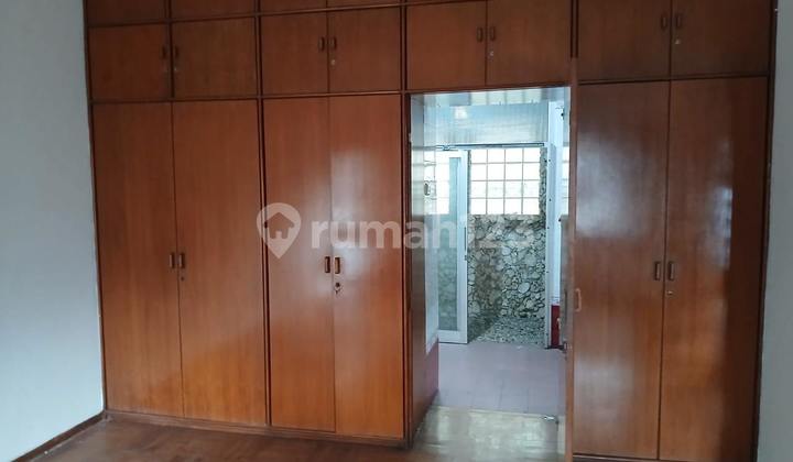 Strategis! Rumah Luas Siap Huni di Sayap Riau Kota Bandung