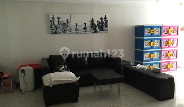 Orchid Garden Condominium, 3+1 Bedrooms, Strategic Location in West Jakarta 2