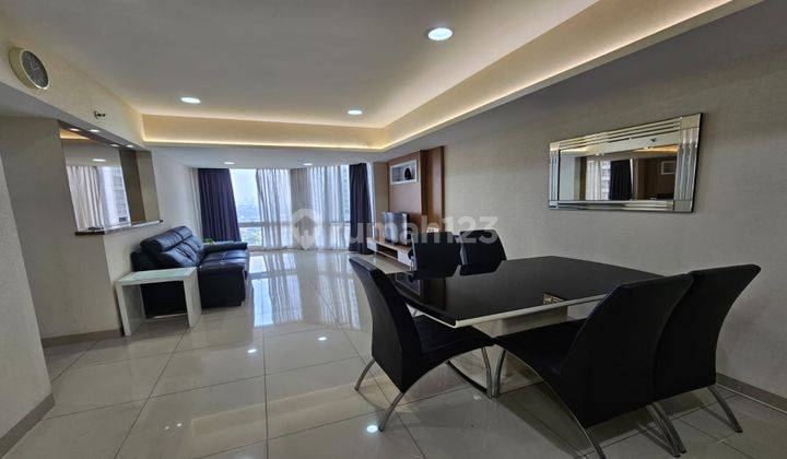 2+1 Bedrooms, Open Kitchen, Lokasi Strategis Di Jakarta Barat 1