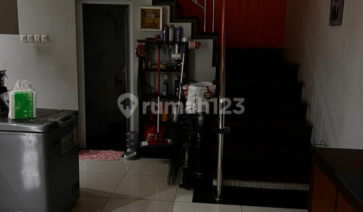 Corner house at Danau Indah, good location. 2