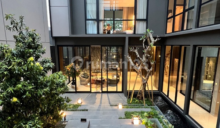 Botanic Villa Navapark BSD City – Rumah Mewah 3,5 Lantai dengan Akses Langsung ke Botanical Park