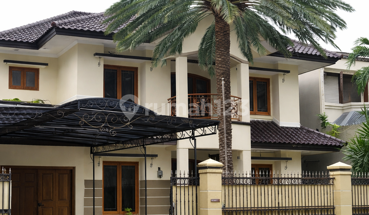 Dijual Rumah Mewah 2 Lantai dengan Kolam Renang di Bukit Permai Jakarta Timur