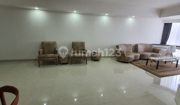 Disewakan Taman Anggrek 3Bedroom Furnish Bagus 2