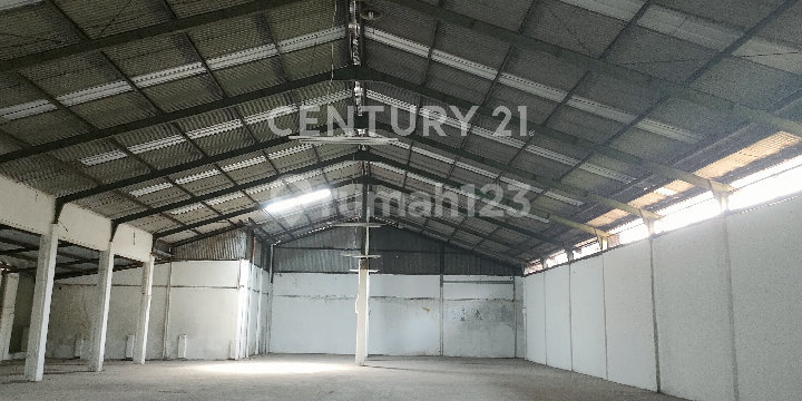 Strategic Shared Warehouse on Kiaracondong Main Road