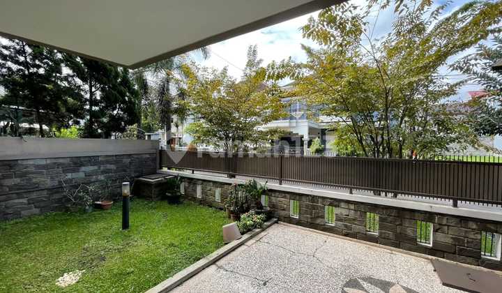 Rumah 2 Lantai Nyamsn Dlm Cluster Batununggal