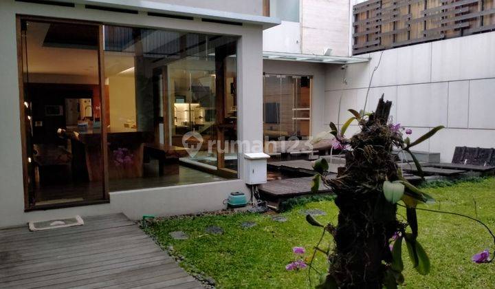 Rumah Lux Mewah Lokasi Strategis di Batununggal Indah 2