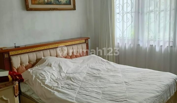 Rumah dengan Taman Depan Belakang di Mekar Wangi 2