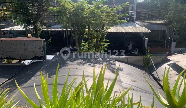 Two-story house adjacent to Turangga, suitable for business and residence. 2