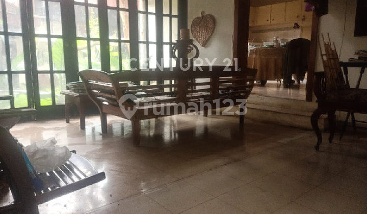 Rumah Tua Hitung Tanah Bentuk Kotak Di Hegarmanah