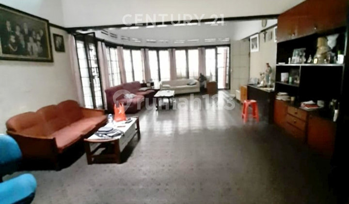 Riau Dago Old Wing House Strategic Location