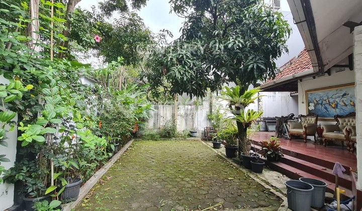 Well-Maintained Serene House in Dago Wing, Bandung 2