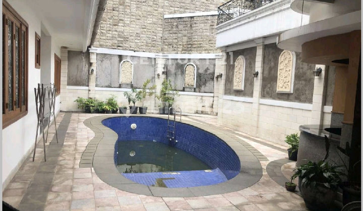 Rumah Luas Ada Kolam Renang Mainroad Batununggal