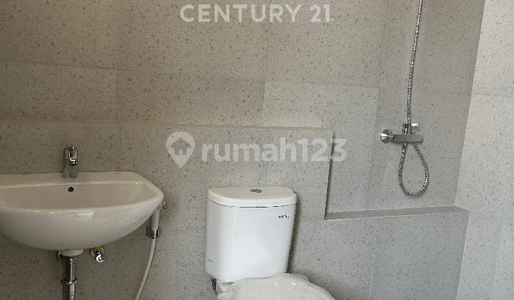 New 2-Story Minimalist House in Twin Area 2