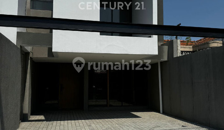 Rumah Baru Minimalis Lokasi Strategis Sayap Turangga
