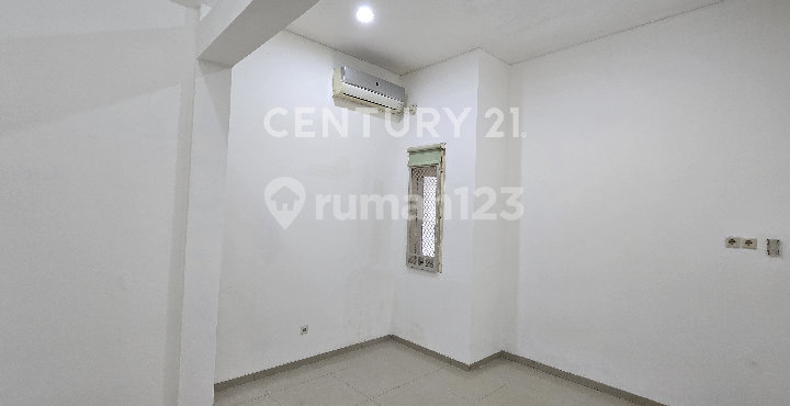 RUMAH  MINIMALIS 2 LANTAI SETRADUTA BANDUNG 2