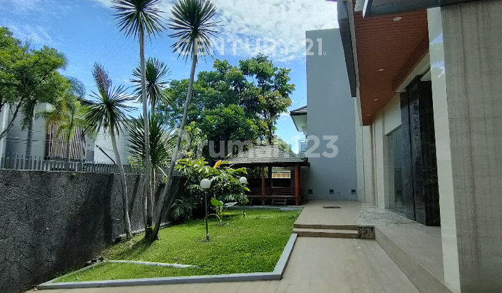 Sultan-Style House with Complete Facilities in the Elite Batununggal Cluster