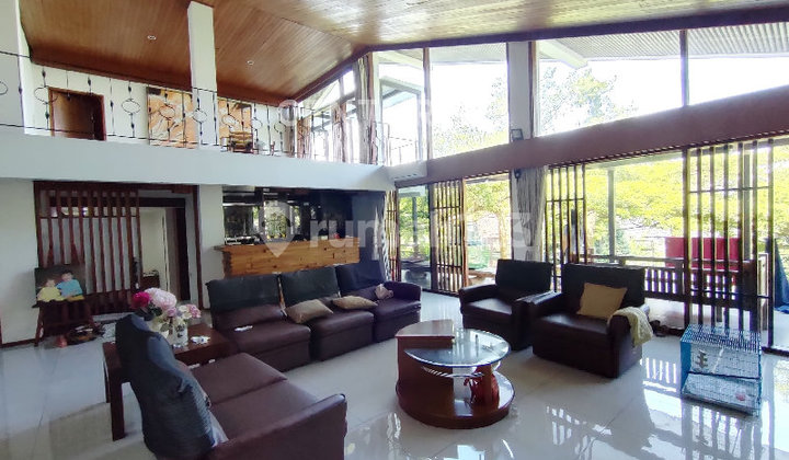 Rumah Luas Dgn Pencahayaan Yg Baik Di Budisari