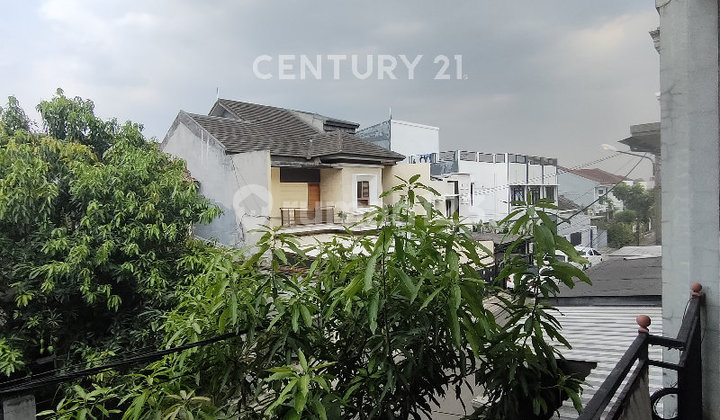 Rumah Terawat Dalam Komplek 2 Lantai Sayap Turangga