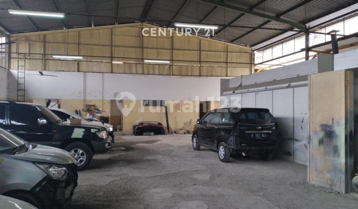 Strategic Warehouse in the City Center on Jendral Sudirman Main Road Strategic Warehouse in the City Center on Jendral Sudirman Main Road