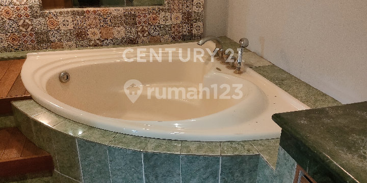 Rumah Luas Terawat 2 Lt Di Cluster Elite Batununggal 2