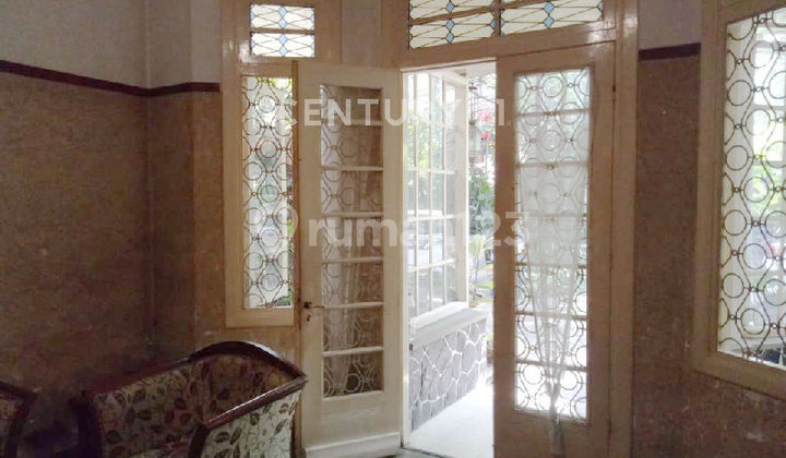 Riau Dago Old Wing House Suitable for Cafe 2