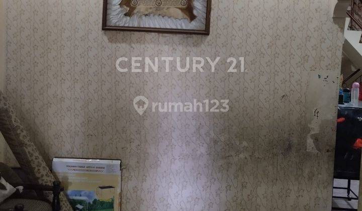 Dijual Rumah 2 Lantai Pintu2 TMII Jakarta Timur Dengan LT 140M²

 2