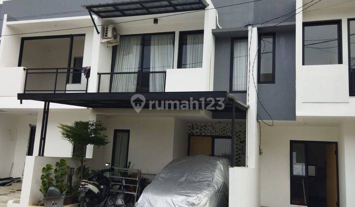 Dijuall Rumah Cantik 2 Lantai Siap Huni di Mustika Jaya, Bekasi 1