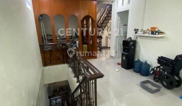 Di Jual Rumah Bagus 3 Lantai
Jakarta Timur  2