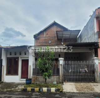 C087 Rumah Dijual Murah 2 Lantai Lokasi Strategis di Bumiayu Malang 7