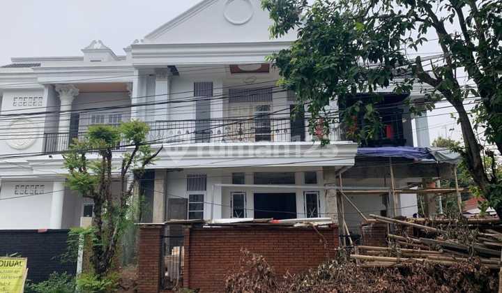 Rumah Baru, 2 Lantai, Hook Lokasi di Pinggir Jalan Utama Komplek Megapolitan Cinere Estate.