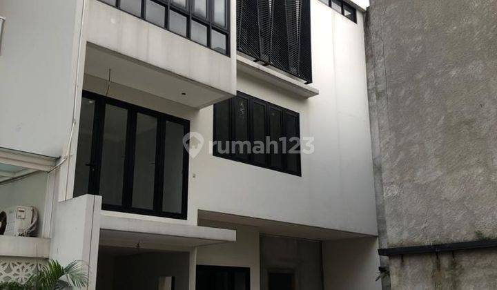 Dijual Rumah Cantik dalam Private Cluster dengan Pool di Jati Padang Jakarta Selatan. 2