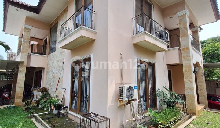 Rumah Posisi Hoek Dalam Lingkungan Perumahan Yang Nyaman Di Lebak Bulus Jakarta Selatan.