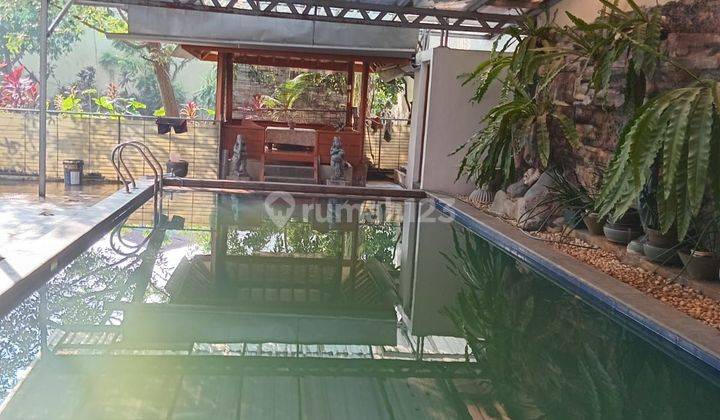 Rumah Dengan Pool Di Ciputat Timur Tangerang Selatan 2