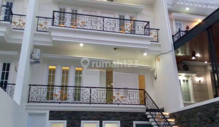 House Modern Classic Townhouse Siap Huni Di Cilandak Jakarta Selatan. 2