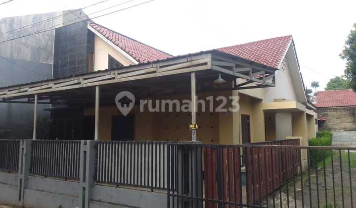 Ready-to-Live House, Non-Complex, Strategic Location, 2-Car Access in Limo Depok. 1