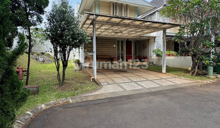 Minimalist Hook House With A Spacious Yard In Green Andara Residence. Minimalist Hook House With A Spacious Yard In Green Andara Residence.