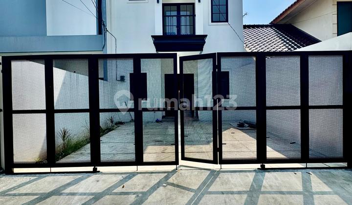 Rumah Baru Dengan Desain Yang Modern Lokasi Nyaman Dekat Dengan Akses Tol Di Megapolitan Cinere.