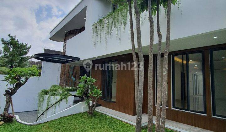 Turun Harga !!! Rumah Mewah Design Modern Klasik Lokasi Strategis Selangkah Ke Belleza Permata Hijau Jakarta Selatan. 1