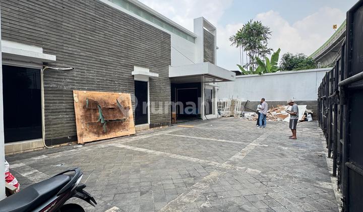 Ruang Usaha Di Komersil Area Kebayoran Baru Jakarta Selatan.