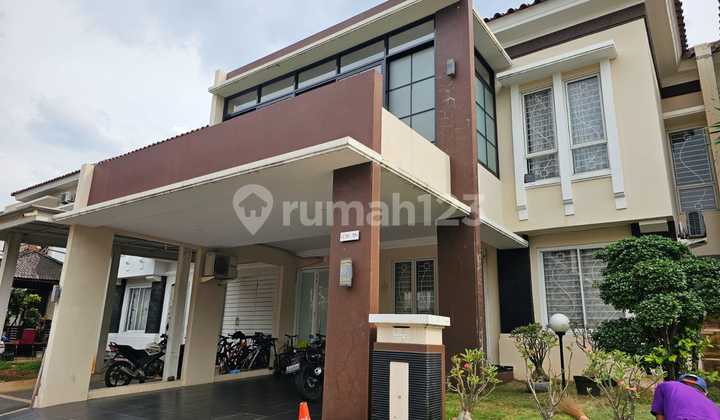Asri & Comfortable House in an Elite Housing Environment in Sawangan Depok.