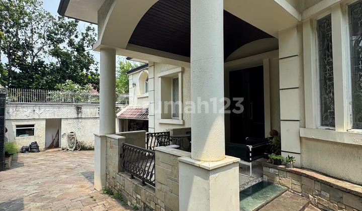 Dijual Cepat Rumah Mewah dengan Kolam Renang Pribadi di Lingkungan Exclusive Villa Cinere Mas. 2
