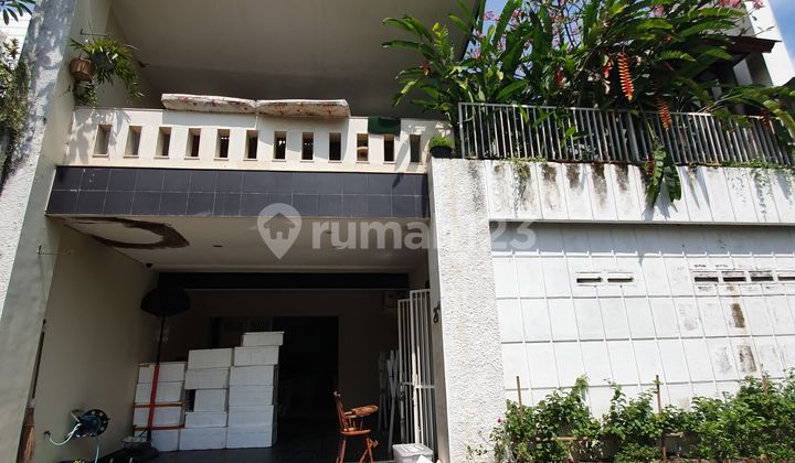 Rumah 3 Lantai Dalam Cluster Di Lebak Bulus Jakarta Selatan.