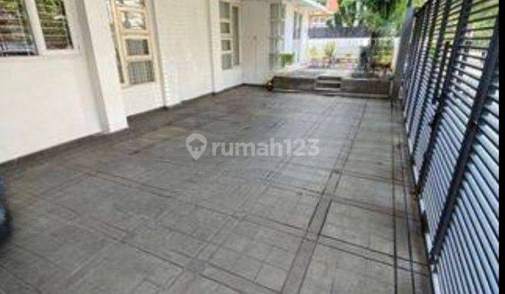 Rumah 3 Lantai Hoek Plus Rooftop Dalam Lingkungan Nyaman Di Pondok Indah Jakarta Selatan 1