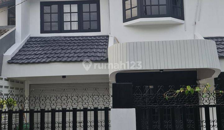 Rumah 2 Lantai Hoek Siap Huni Di Pondok Indah Jakarta Selatan. 2